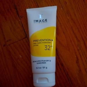 COPY - IMAGE PREVENTION+ oil free matt moisturizer 32spf, 3.2oz, NEW.